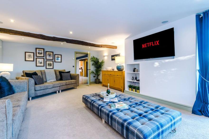 Large & Luxurious Barn with Hot Tub & log burner!
