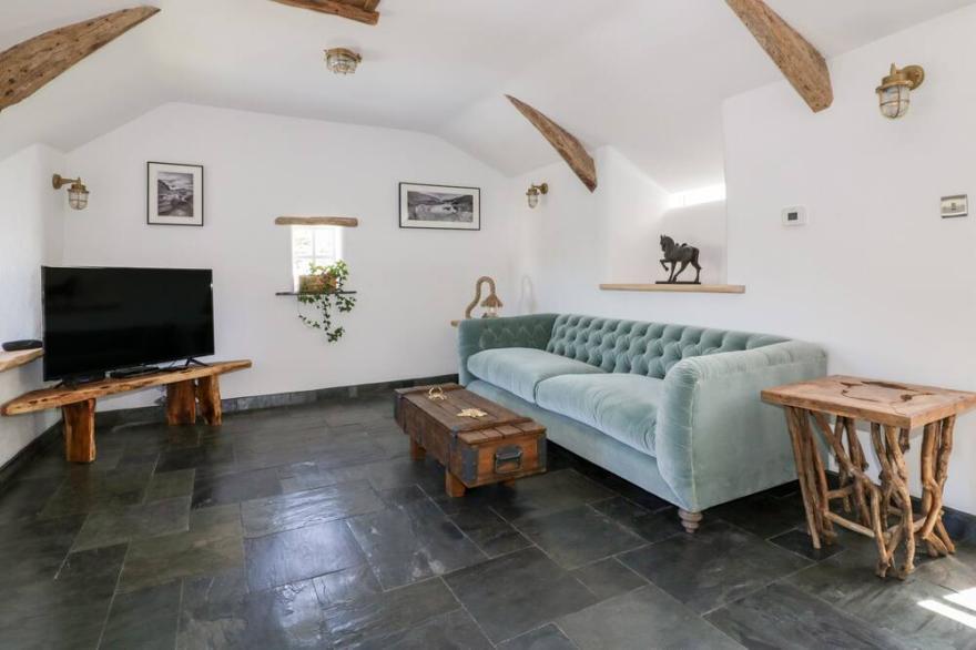 HARBOUR COTTAGE, pet friendly, luxury holiday cottage in Boscastle
