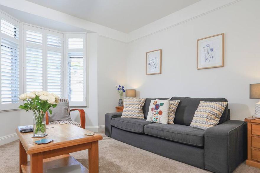 CREW HOUSE, pet friendly, with open fire in Dartmouth