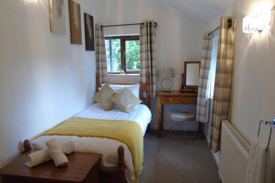 The Warren - Dog friendly cottage sleeping 7
