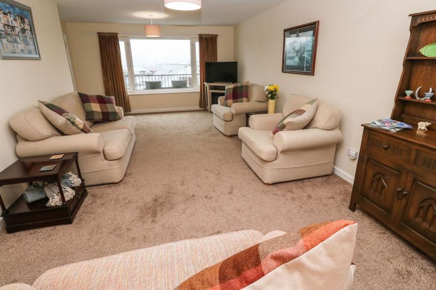 FLAT 6, family friendly, character holiday cottage in Falmouth