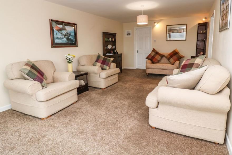 FLAT 6, family friendly, character holiday cottage in Falmouth