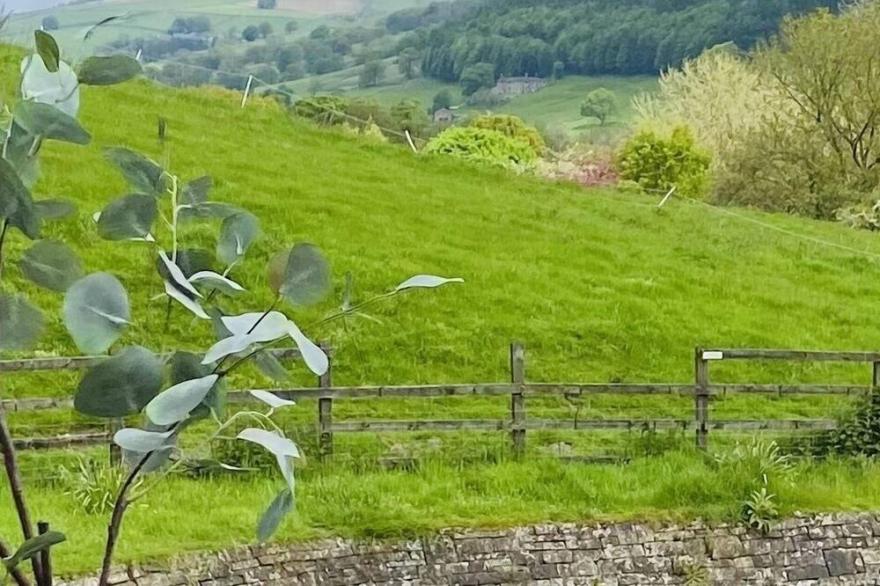 Large, cozy detached 1st floor flat with far reaching views, ideally located for exploring Yorkshire