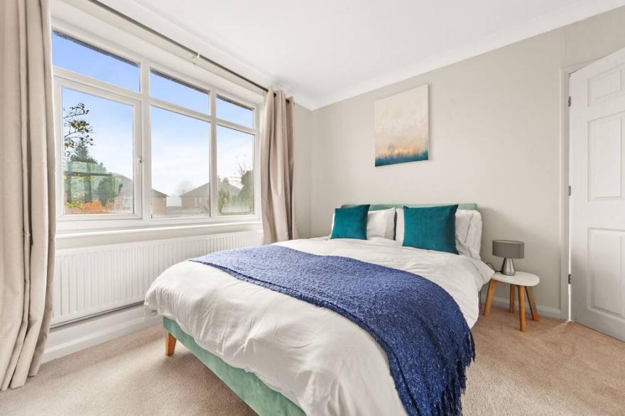 Newly refurbished luxurious 3 bed house in North Leeds