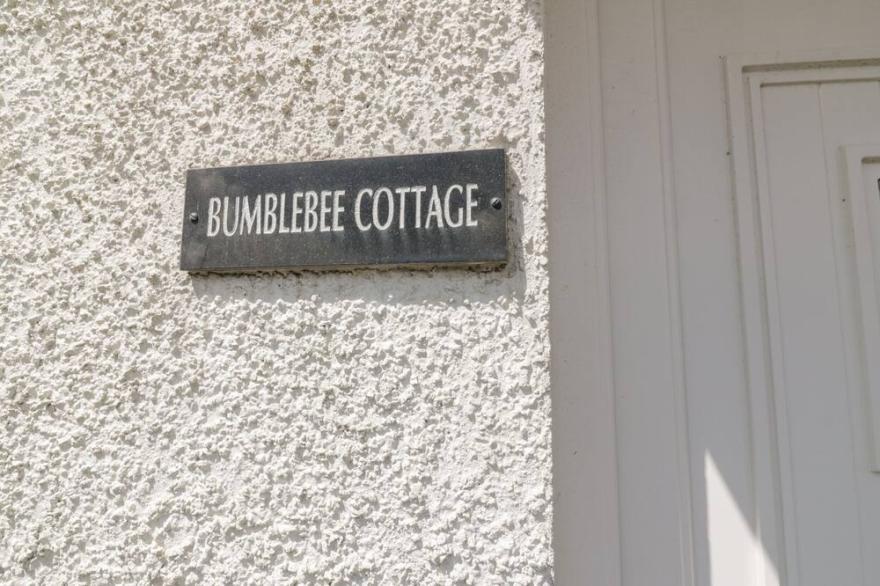 BUMBLEBEE COTTAGE, family friendly, with a garden in Sandhead