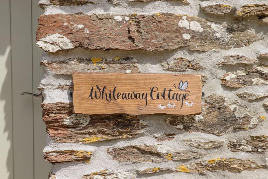 WHILEAWAY COTTAGE, romantic, character holiday cottage in Pelynt