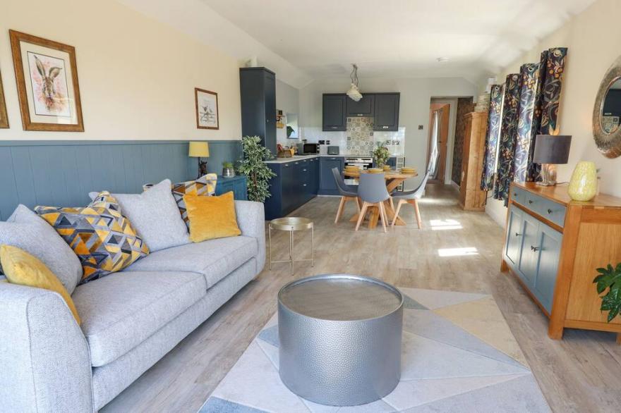 WHILEAWAY COTTAGE, romantic, character holiday cottage in Pelynt
