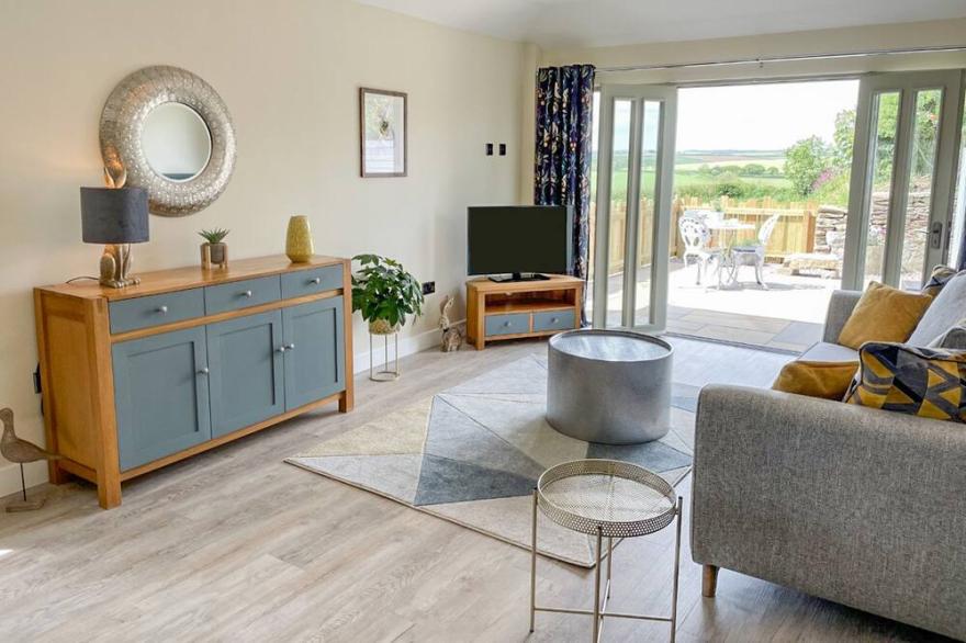 WHILEAWAY COTTAGE, romantic, character holiday cottage in Pelynt