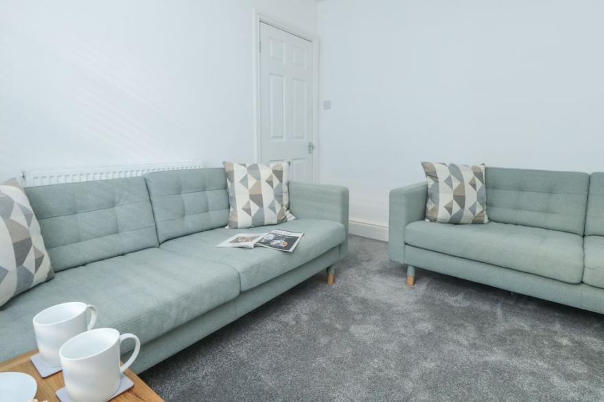 PICARDY COTTAGE, family friendly, country holiday cottage in Weymouth