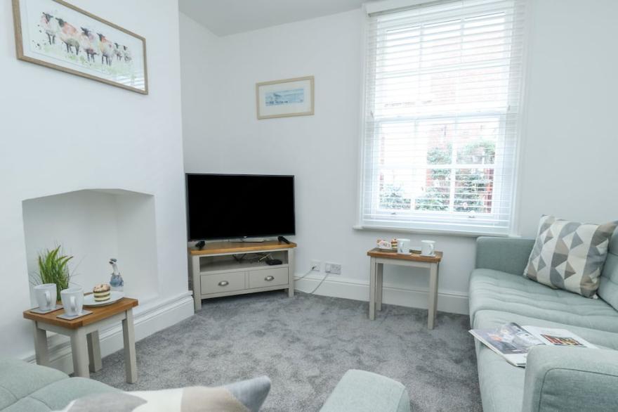 PICARDY COTTAGE, family friendly, country holiday cottage in Weymouth