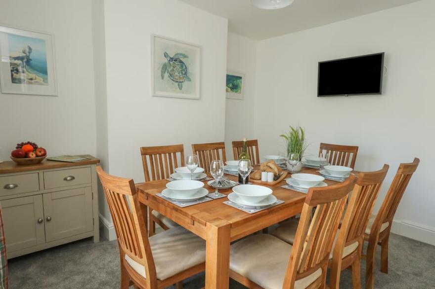 PICARDY COTTAGE, family friendly, country holiday cottage in Weymouth