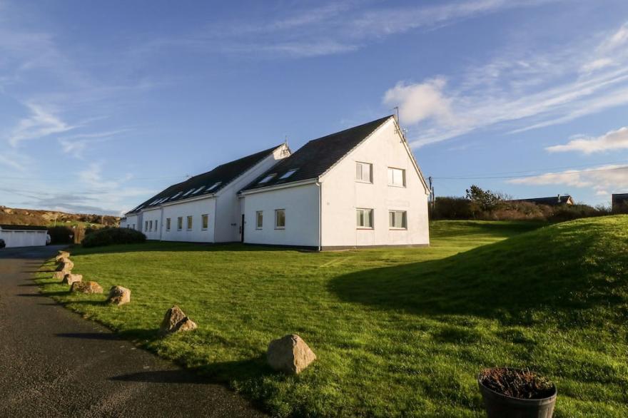 GER-Y-LLI, pet friendly, character holiday cottage in Trearddur Bay