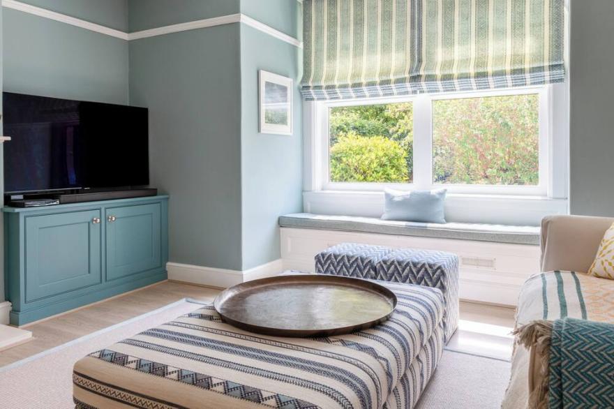 CELADON, family friendly, with open fire in Dartmouth