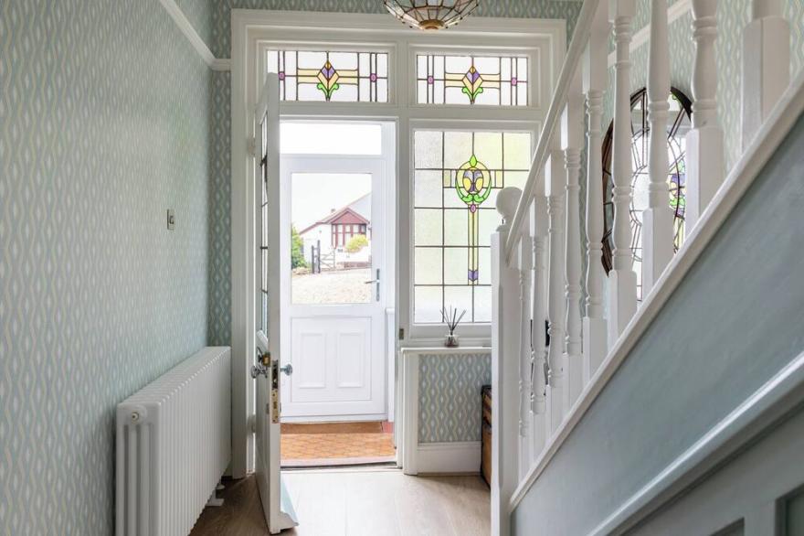 CELADON, family friendly, with open fire in Dartmouth