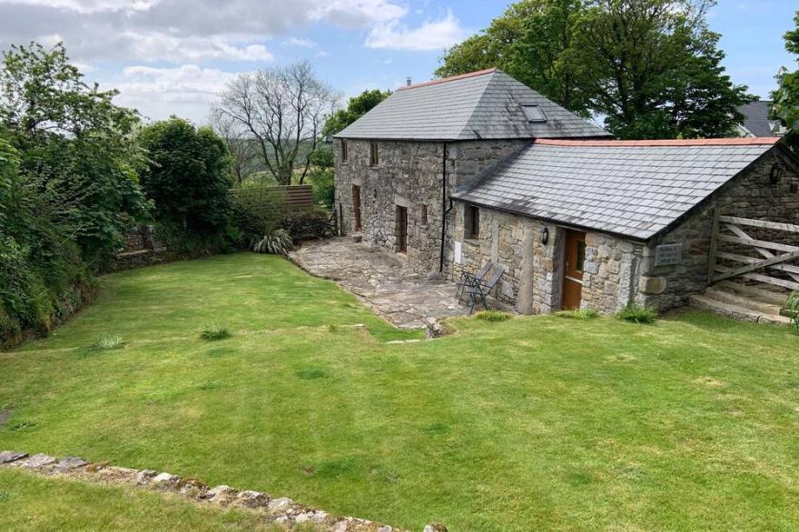 SLEEPY FOX, pet friendly, character holiday cottage in Blisland