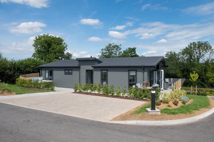 Orchid Lodge, 23 Roadford Lake Lodges