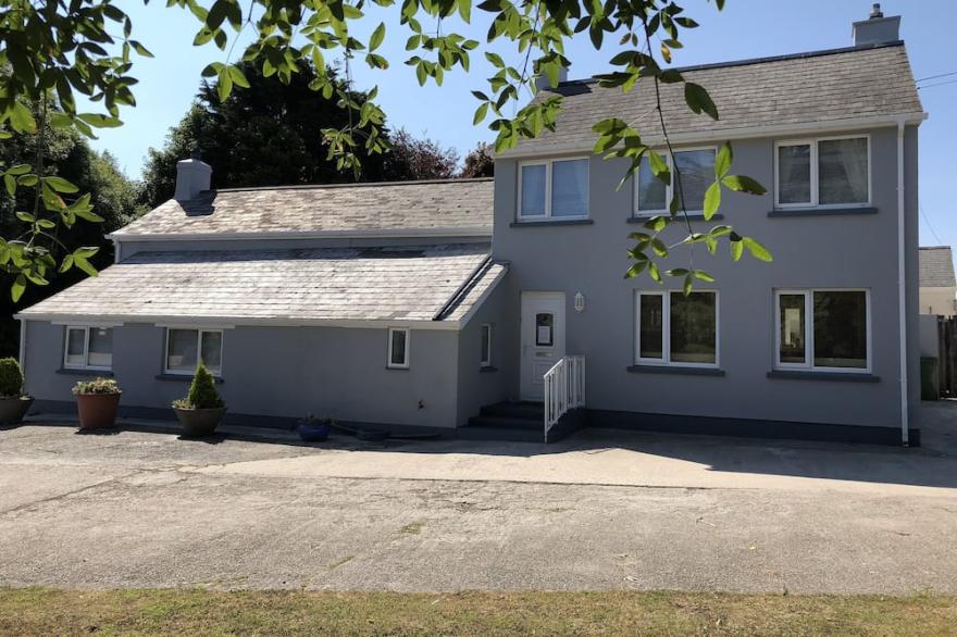 Great central location - 20 mins to coast - perfect for 2/4 people -dogs welcome