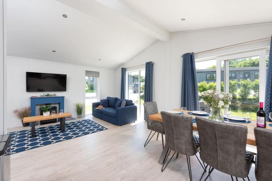 Buttercup Lodge, 33 Roadford Lake Lodges
