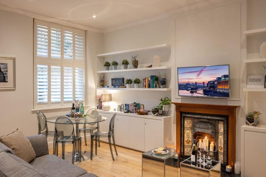 10% OFF 5-STAR LUXURY, Super Location,  CENTRAL AIR CON, Private Garden & More