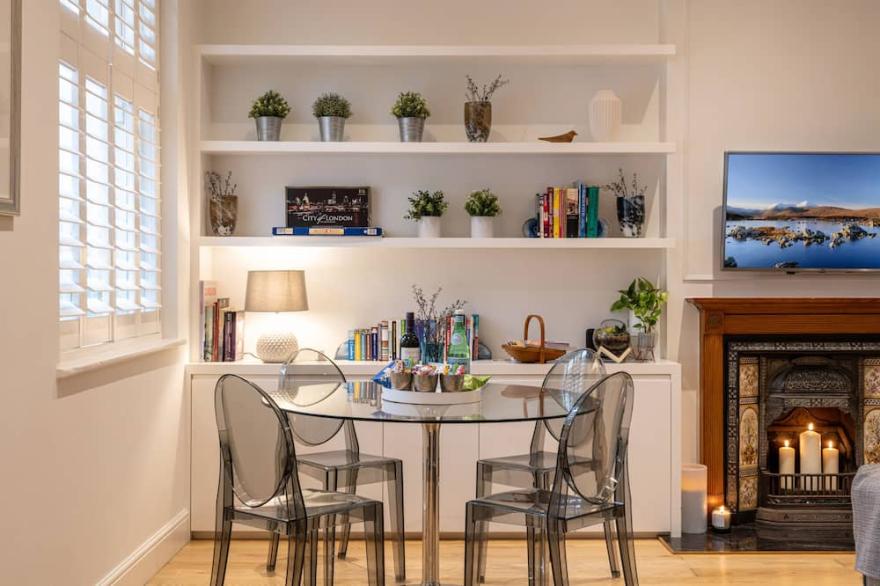 10% OFF 5-STAR LUXURY, Super Location,  CENTRAL AIR CON, Private Garden & More