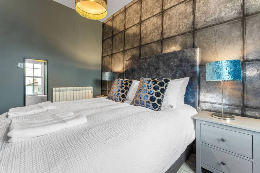 Boutique Modern Royal Mile Apartment Sleeps 4