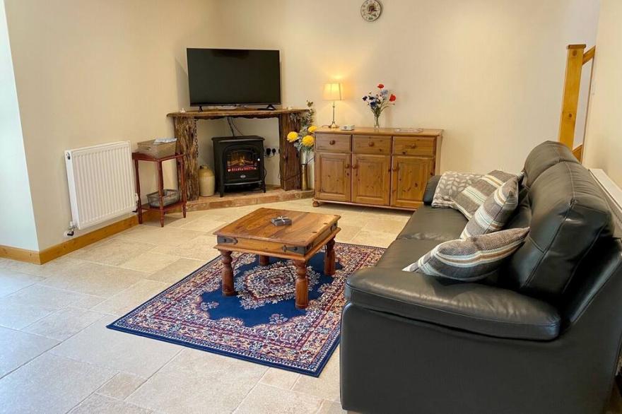 Bamford Barn - One Bedroom Cottage, Sleeps 2