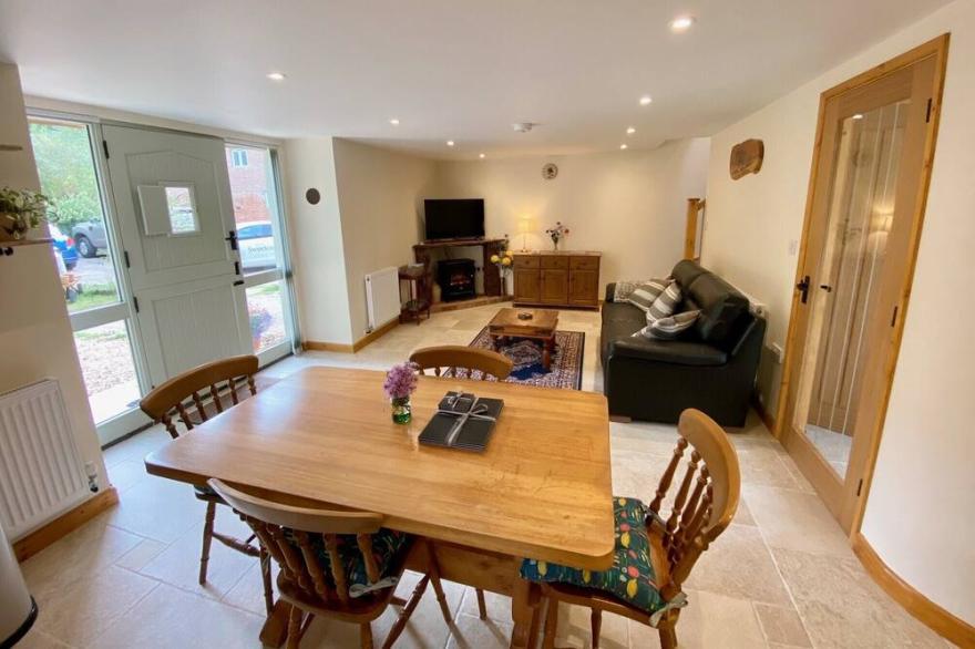 Bamford Barn - One Bedroom Cottage, Sleeps 2