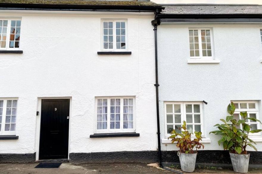 Cloud Nine - Three Bedroom Cottage, Sleeps 4