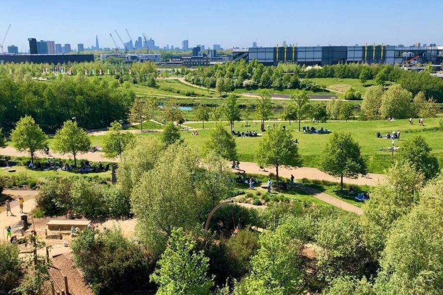 NEW Gorgeous 4BR Town House Inside Olympic Park