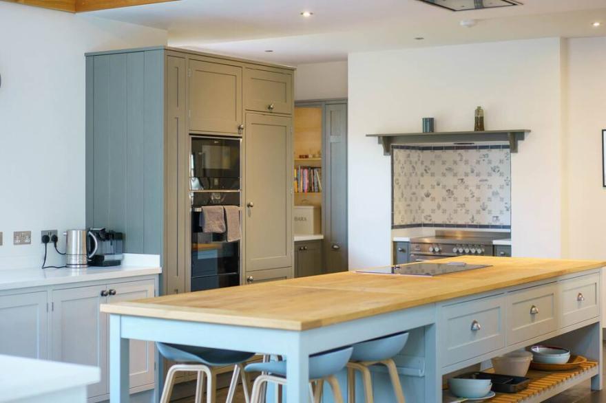 Pass the Keys | Impressive country home overlooking Cardigan Bay