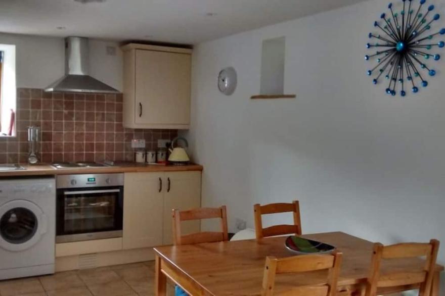 2: Lapwing Sleeps 4 (2 Bedrooms)