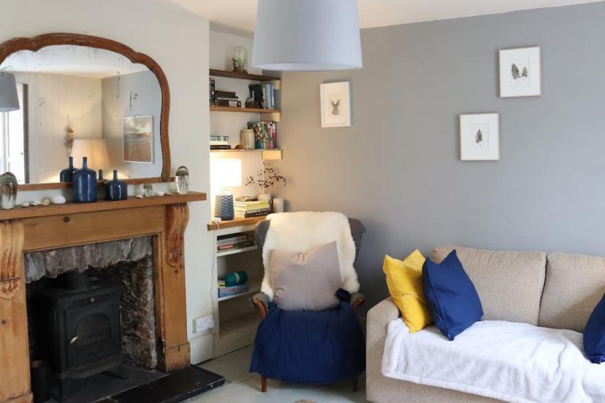 DOLPHIN COTTAGE, family friendly in Brixham