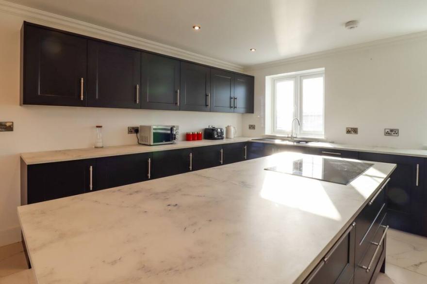 THE HAVEN, pet friendly, with a garden in Burwell, Cambridgeshire