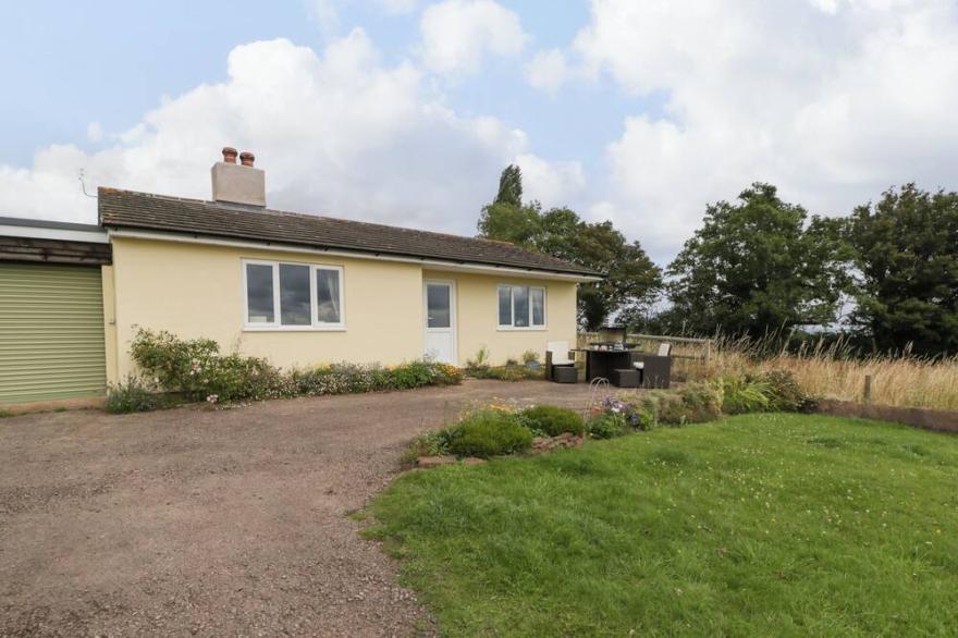 PALACE BUNGALOW, pet friendly, with open fire in St Weonards