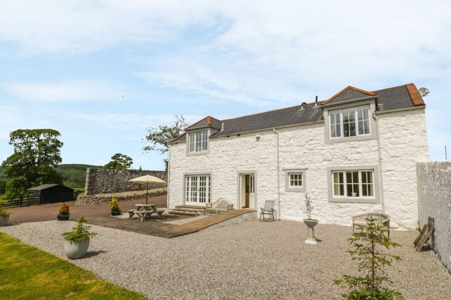 BRACKEN HOLIDAY COTTAGE, country holiday cottage in Dalbeattie