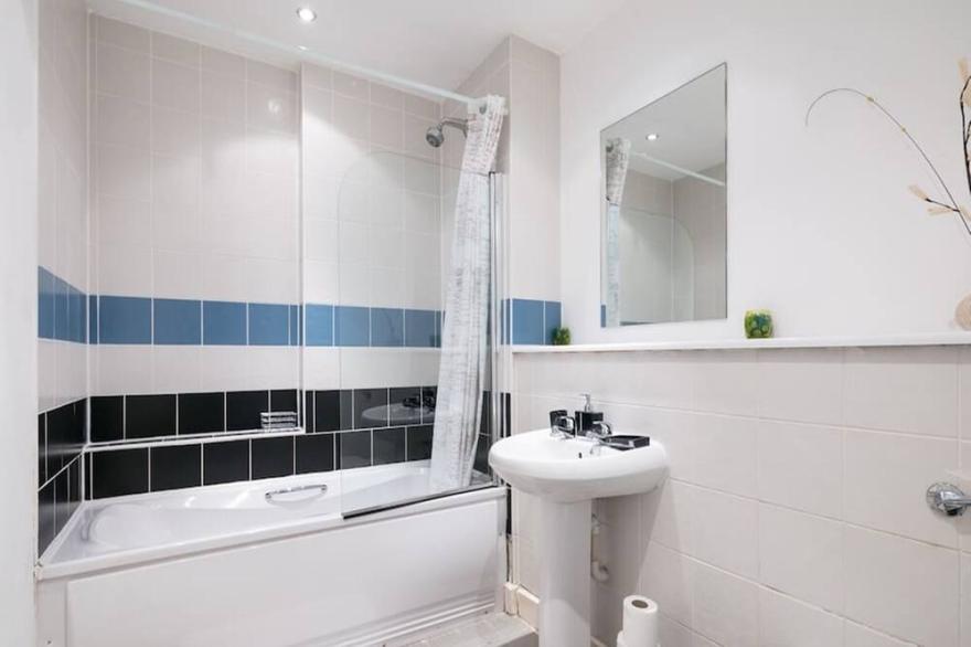 City Centre 2 Bedroom Apartment with a view!