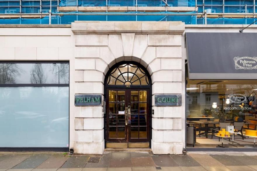 Pass the Keys | Spacious 2 bed flat by South Kensington Station