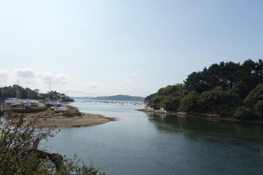 Stunning spacious house incredible views to estuary sleeps 6 pet, near St Mawes