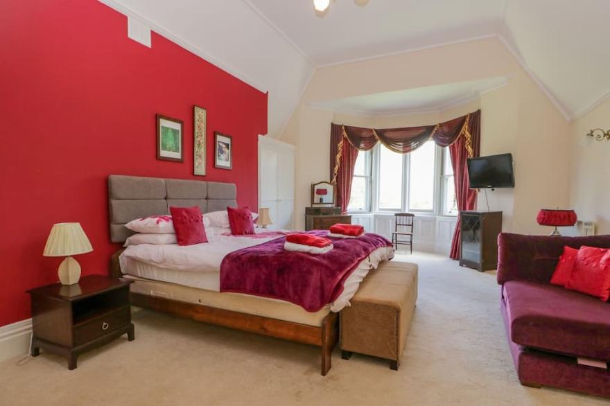 MILLWOOD MANOR, pet friendly, with open fire in Dalton-In-Furness