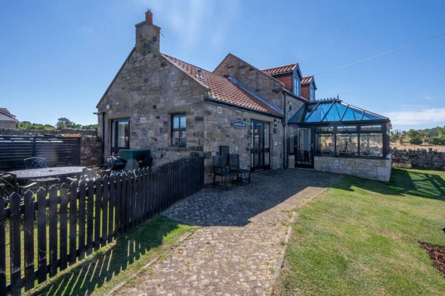 St Aidans Cottage - Three Bedroom House, Sleeps 6