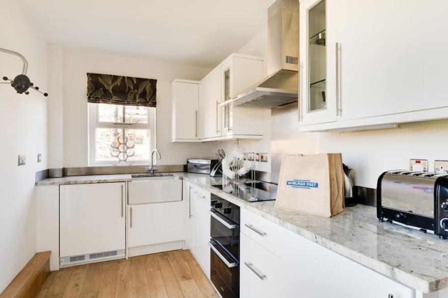 St Aidans Cottage - Three Bedroom House, Sleeps 6