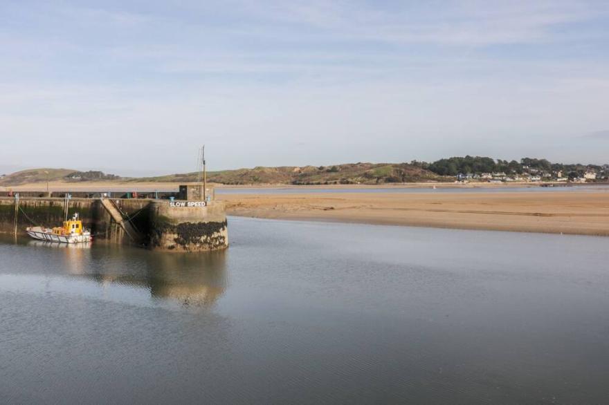 SEAHORSES, family friendly, country holiday cottage in Padstow