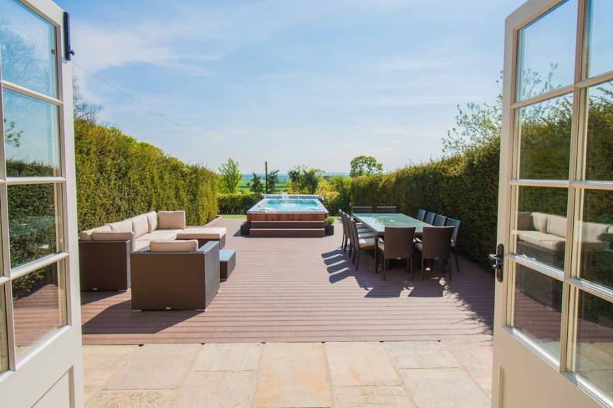 The Grange | sleeps 12 - All Ensuite, Swim Spa, Games Room, Dog Friendly - 5* Gold Award