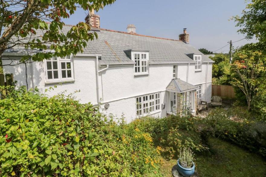 ROSE COTTAGE, pet friendly, character holiday cottage in Wadebridge