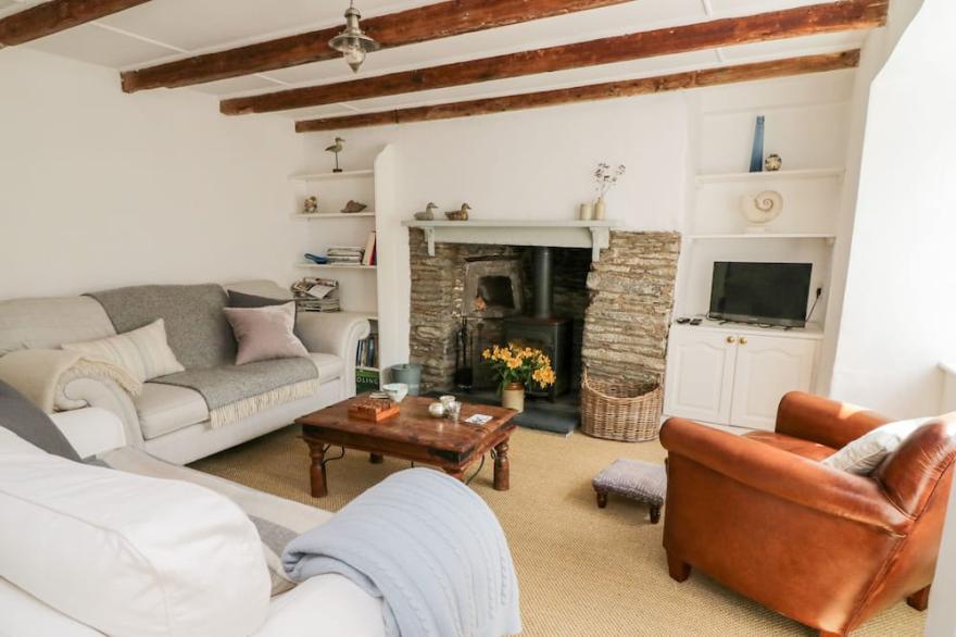 ROSE COTTAGE, pet friendly, character holiday cottage in Wadebridge