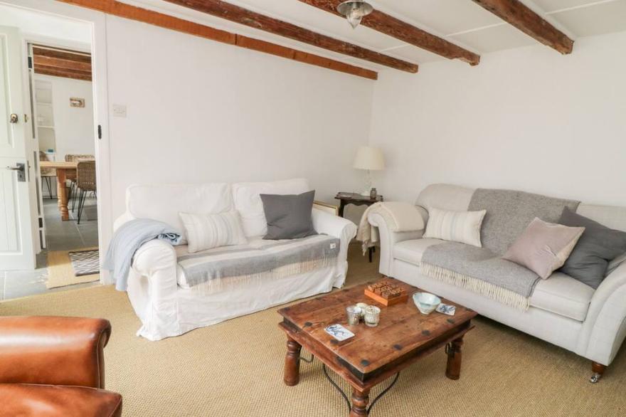 ROSE COTTAGE, pet friendly, character holiday cottage in Wadebridge