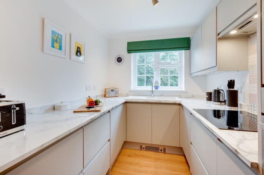 5 The Martins - Two Bedroom House, Sleeps 4