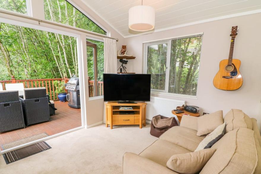 WILLOW LODGE, pet friendly in Troutbeck Bridge