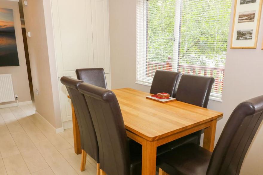 WILLOW LODGE, pet friendly in Troutbeck Bridge