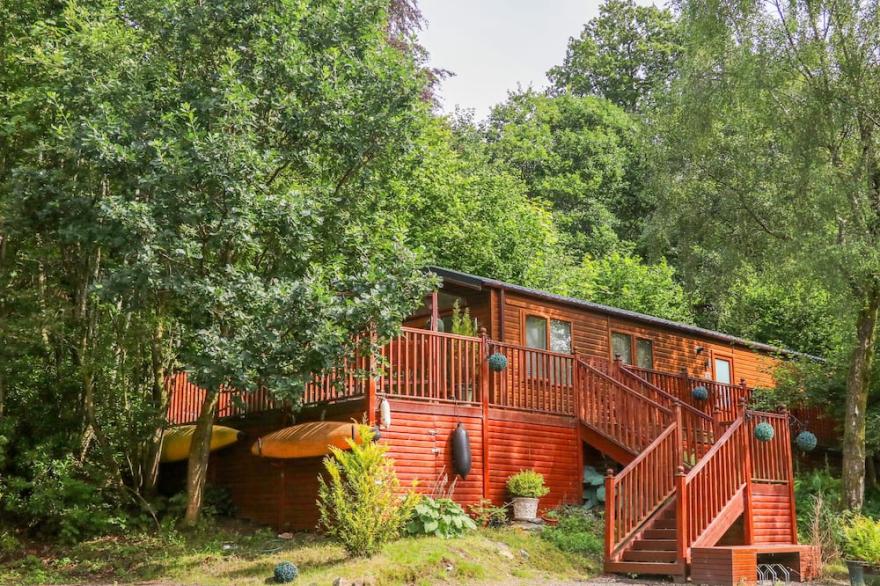 WILLOW LODGE, pet friendly in Troutbeck Bridge